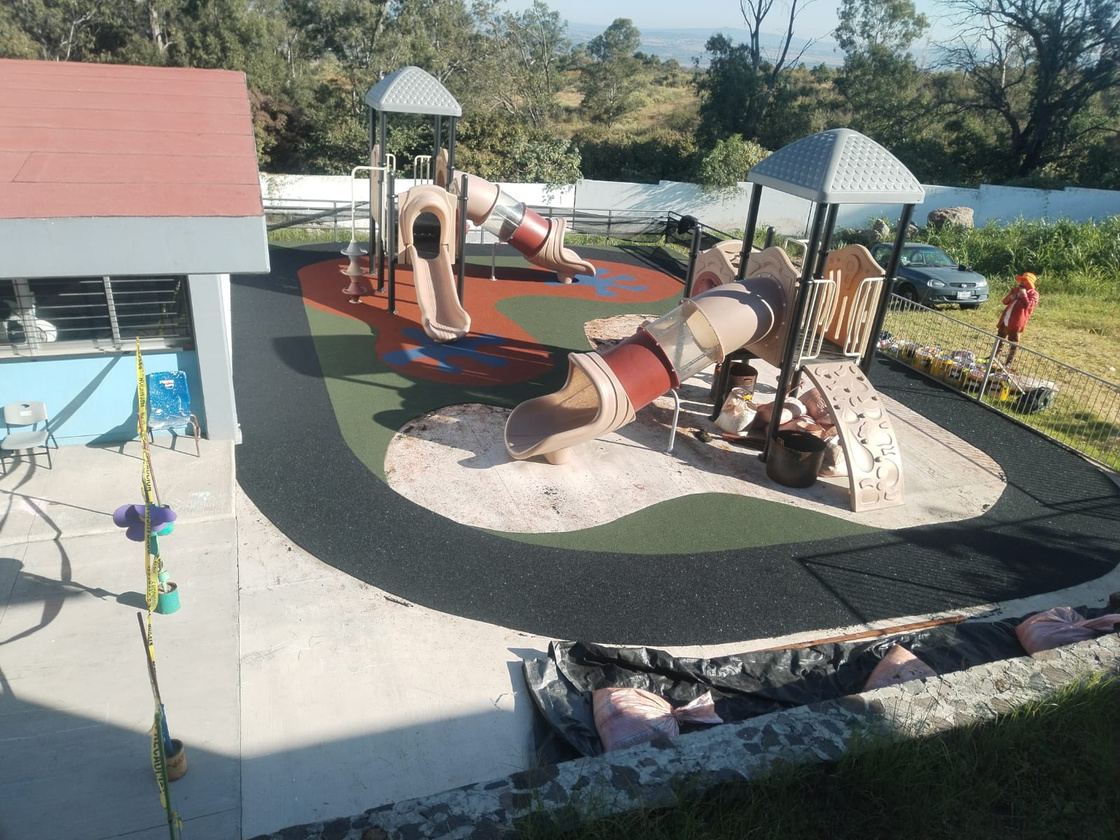Piso de caucho reciclado Pisos Flex instalado en parque infantil